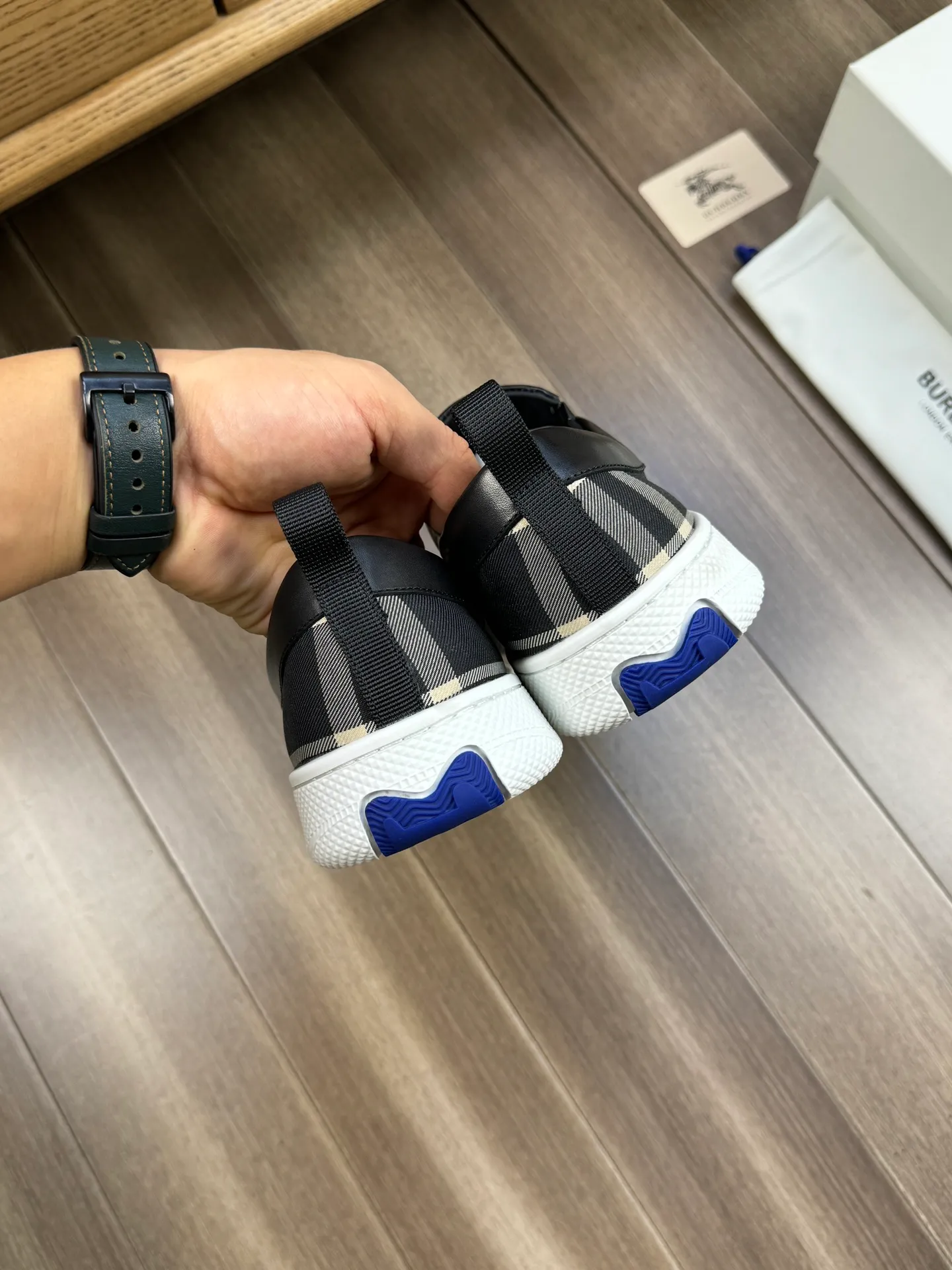 [BURBERRY] Burberry P360💰 - Original order 🔍🔍🔍 - Upper: imported 🔝 brand totem cloth, heel brand webbing decoration - Lining: water-dyed cowhide - Outsole: ultra-light rubber; two-color molded outsole - Super high quality control, fine workmanship: highlighted (high-end, extravagance, grade) -Size: 38-44 (Male 45, can be customized)
